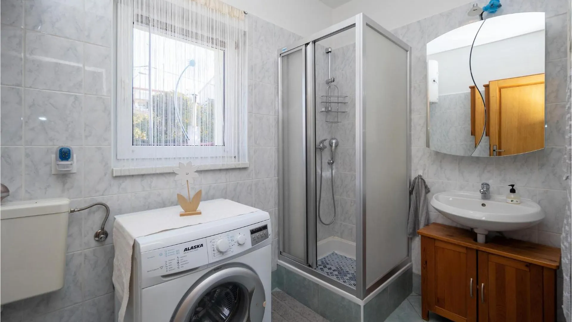 Amazing Apartment In Novi Vinodolski With Wifi 0*,