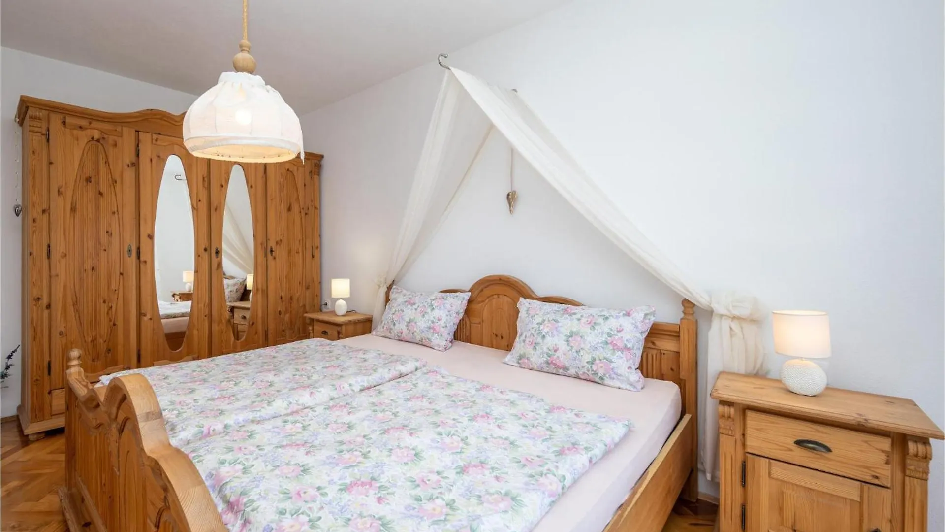Amazing Apartment In Novi Vinodolski With Wifi クロアチア
